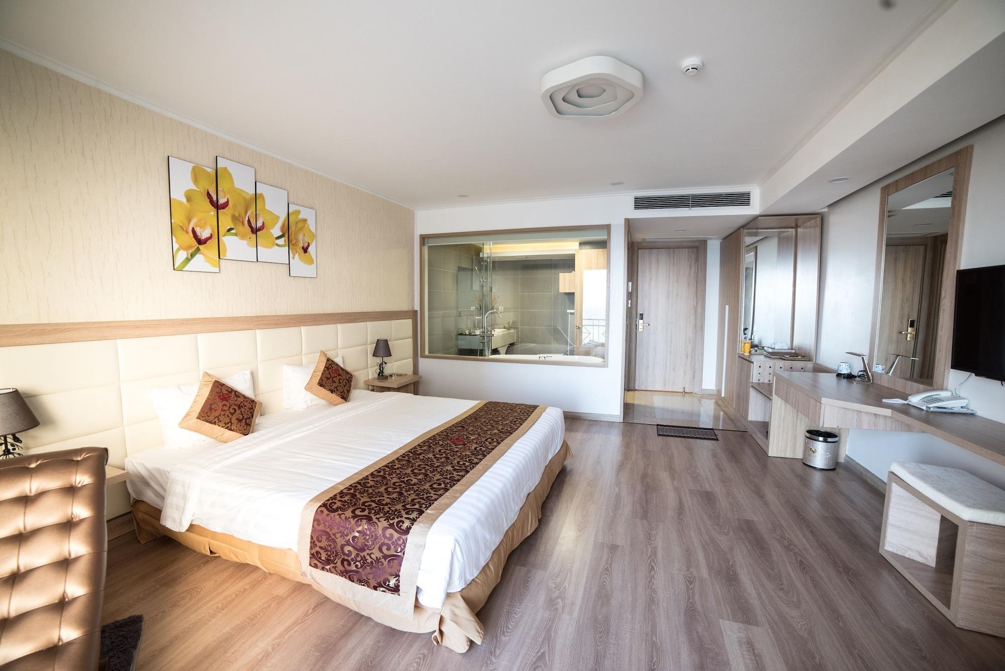 Ruby Hotel Дананг Екстериор снимка
